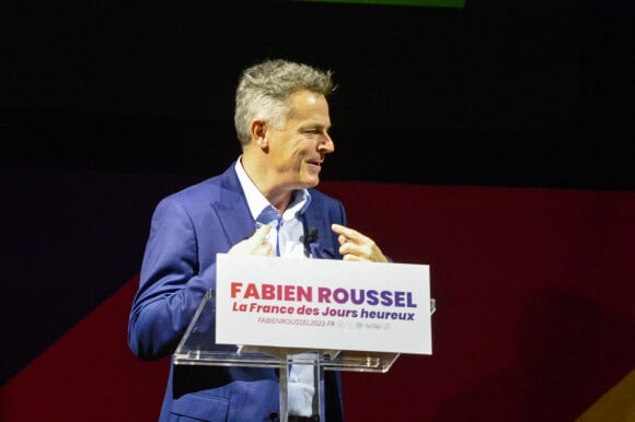 Fabien Roussel - Le candidat à l'élection présidentielle de 2022 du Parti Communiste Français (PCF) en meeting à Montreuil. Le 16 février 2022