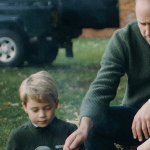 Le prince William et Kate Middleton avec leurs enfants, le prince George de Cambridge et la princesse Charlotte de Cambridge - Le Duc et la Duchesse de Cambridge publient une vidéo privée en famille dans le Norfolk et dans leur résidence de Anmer Hall avec leurs 3 enfants pour marquer leur 10 ème anniversaire de mariage.