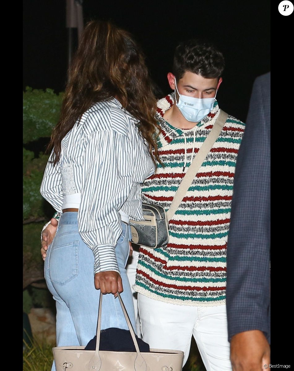 Nick Jonas et sa femme Priyanka Chopra à la sortie du restaurant "Nobu" à Los Angeles, le 20 février 2022.