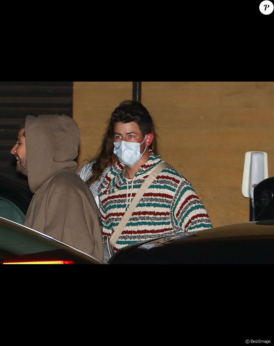 Nick Jonas et sa femme Priyanka Chopra à la sortie du restaurant "Nobu" à Los Angeles, le 20 février 2022.
