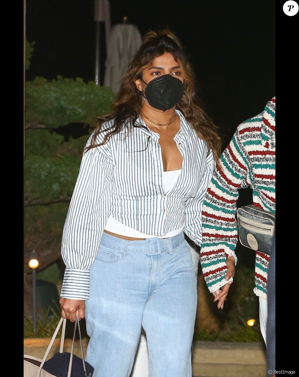 Nick Jonas et sa femme Priyanka Chopra à la sortie du restaurant "Nobu" à Los Angeles, le 20 février 2022.