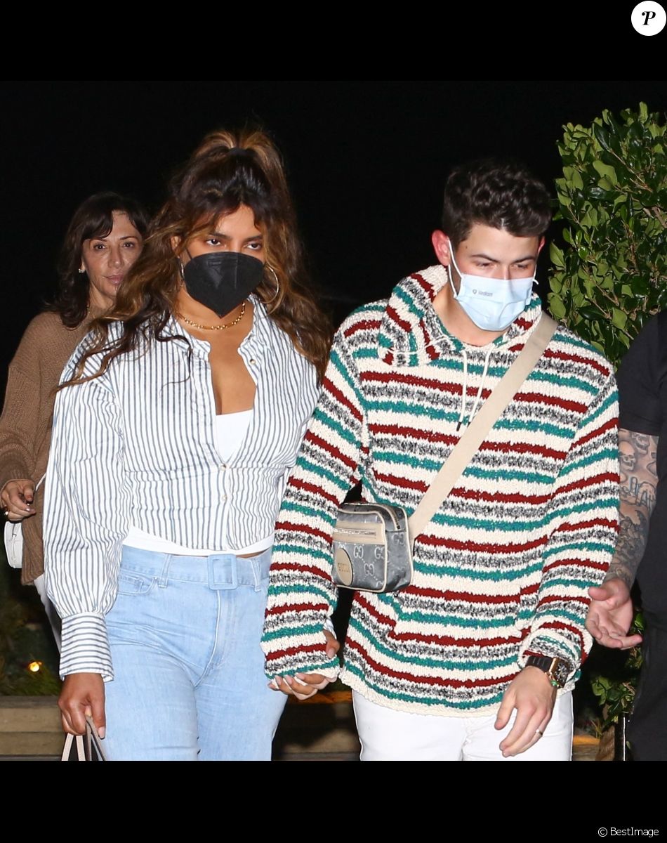 Nick Jonas et sa femme Priyanka Chopra à la sortie du restaurant "Nobu" à Los Angeles, le 20 février 2022.