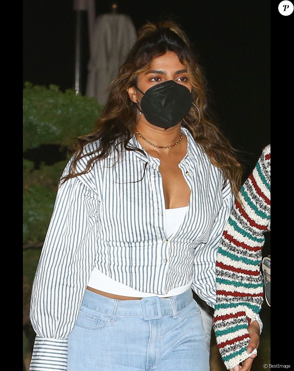 Nick Jonas et sa femme Priyanka Chopra à la sortie du restaurant "Nobu" à Los Angeles, le 20 février 2022.