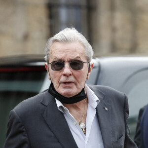 Alain Delon - Obsèques de Jean-Paul Belmondo en en l'église Saint-Germain-des-Prés, à Paris le 10 septembre 2021. © Cyril Moreau / Bestimage