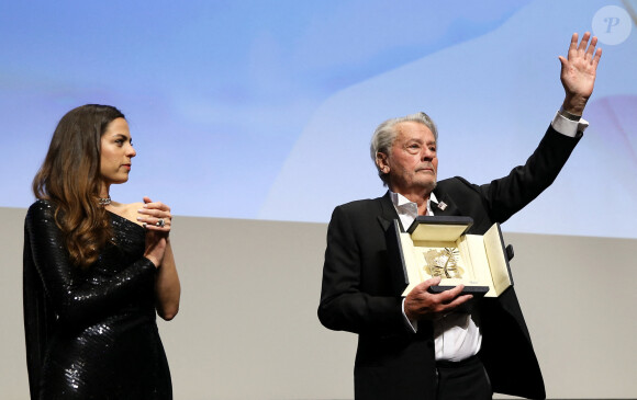 Alain Delon et sa fille Anouchka - Remise de la Palme d'Honneur à Alain Delon lors du 72ème Festival International du Film de Cannes. 2019 © Jacovides-Moreau / Bestimage