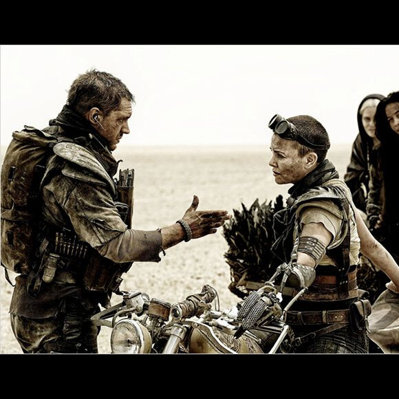 Tom Hardy et Charlize Theron dans le film "Mad Max - Fury Road".
