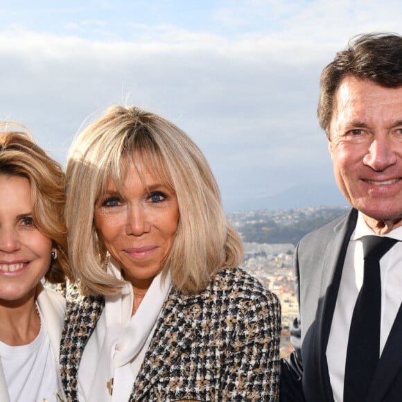 Laura Tenoudji Estrosi, Brigitte Macron et Christian Estros - Clôture nationale de l'opération Pièces Jaunes, sur la colline du Château à Nice, le 4 février 2022. © Bruno Bebert / Bestimage