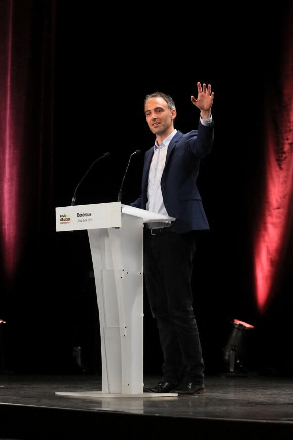 Raphaël Glucksmann lors d'un meeting dans le cadre de la campagne pour les élections européennes à Bordeaux le 2 mai 2019. Olivier Faure, premier secrétaire du parti socialiste participe lui aussi à ce meeting.