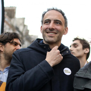Raphaël Glucksmann, candidat aux élections européennes, à la tête d'une liste de rassemblement de la gauche, Claire Nouvian, co-fondatrice du mouvement politique Place publique - Personnalités politiques lors de la manifestation "La Marche du Siècle" à Paris. Le 16 mars 2019
