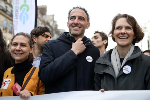 Raphaël Glucksmann, candidat aux élections européennes, à la tête d'une liste de rassemblement de la gauche, Claire Nouvian, co-fondatrice du mouvement politique Place publique - Personnalités politiques lors de la manifestation "La Marche du Siècle" à Paris. Le 16 mars 2019
