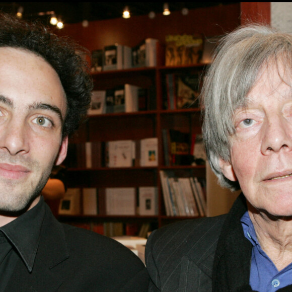 André Glucksmann et son fils Raphaël lors du salon du Livre à Paris en 2008