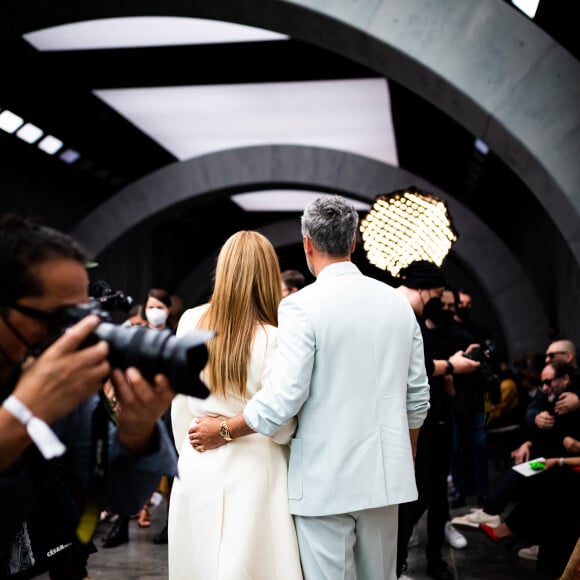 Rita Ora et son compagnon Taika Waititi ont assisté au défilé de mode Fendi, collection prêt-à-porter automne-hiver 2022/2023, lors de la Fashion Week de Milan. Le 23 février 2022. © Tiziano Da Silva / Bestimage