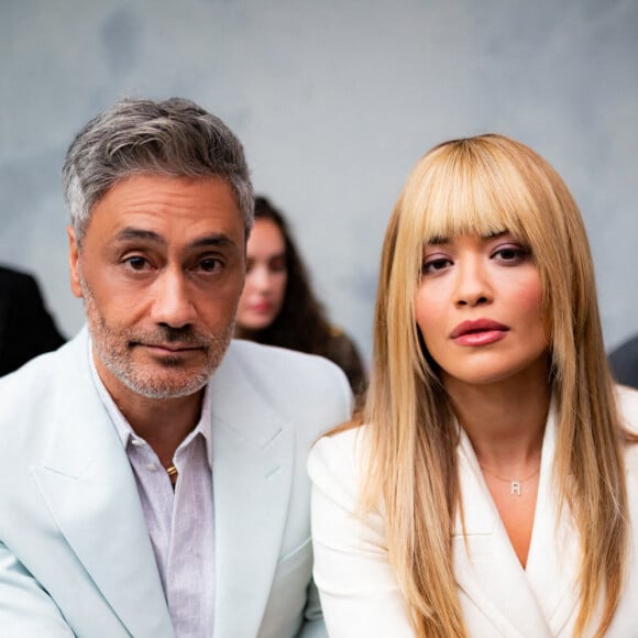 Rita Ora et son compagnon Taika Waititi ont assisté au défilé de mode Fendi, collection prêt-à-porter automne-hiver 2022/2023, lors de la Fashion Week de Milan. Le 23 février 2022. © Tiziano Da Silva / Bestimage