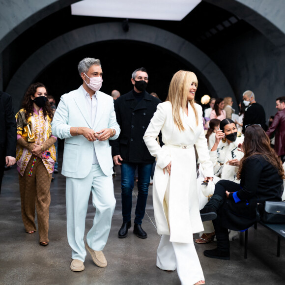 Rita Ora et son compagnon Taika Waititi ont assisté au défilé de mode Fendi, collection prêt-à-porter automne-hiver 2022/2023, lors de la Fashion Week de Milan. Le 23 février 2022. © Tiziano Da Silva / Bestimage