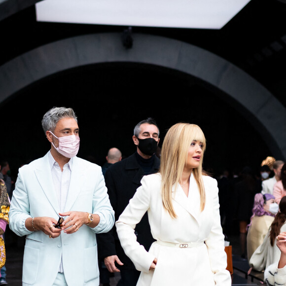Rita Ora et son compagnon Taika Waititi ont assisté au défilé de mode Fendi, collection prêt-à-porter automne-hiver 2022/2023, lors de la Fashion Week de Milan. Le 23 février 2022. © Tiziano Da Silva / Bestimage