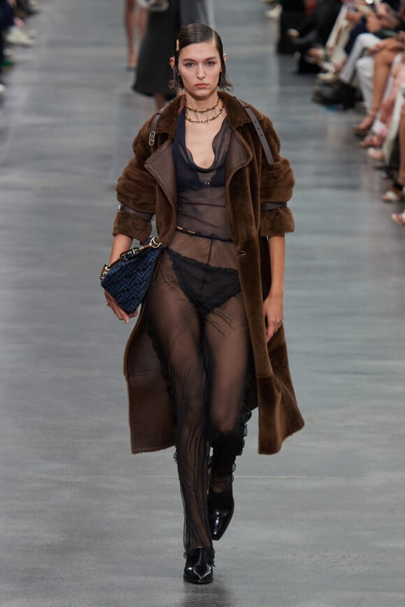Défilé Fendi, collection prêt-à-porter automne-hiver 2022-2023, lors de la Fashion Week de Milan. Le 23 février 2022.