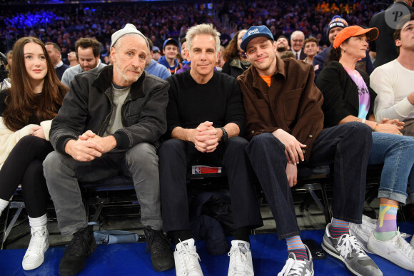 Jon Stewart, Ben Stiller et Pete Davidson au Madison Square Garden à New York, le 12 janvier 2022.
