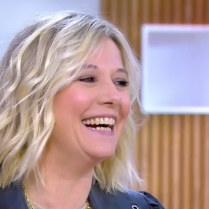 Flavie Flament découvre de vieilles images d'elles dans C à Vous, l'animatrice est sous le choc