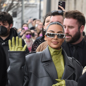 Kim Kardashian arrive au défilé Prada (collection automne-hiver 2022-2023) à Milan, le 24 février 2022.