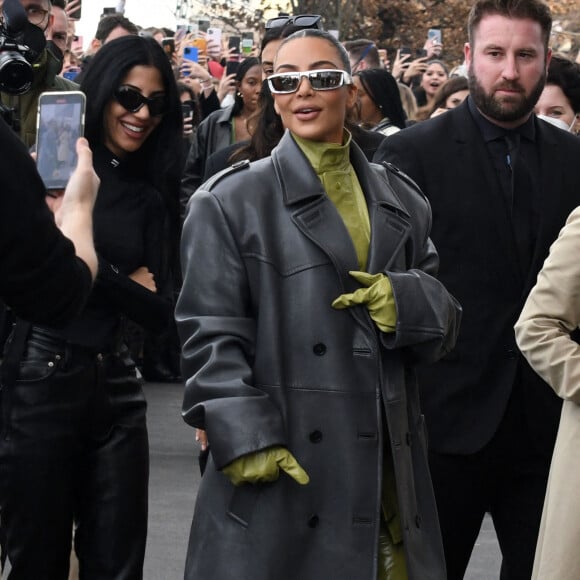 Kim Kardashian arrive au défilé Prada (collection automne-hiver 2022-2023) à Milan, le 24 février 2022.