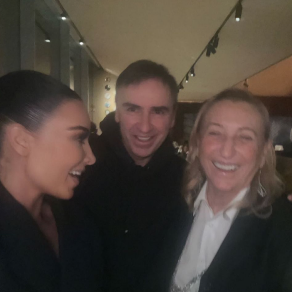 Kim Kardashian et les créateurs de mode Miuccia Prada et Raf Simons à Milan, le 24 février 2022.