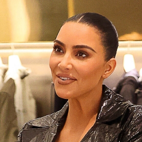 Kim Kardashian fait du shopping à la boutique Antonia, à Milan. Le 24 février 2022.