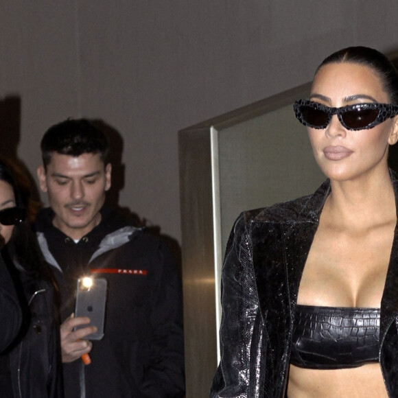 Kim Kardashian fait du shopping à la boutique Antonia, à Milan. Le 24 février 2022.