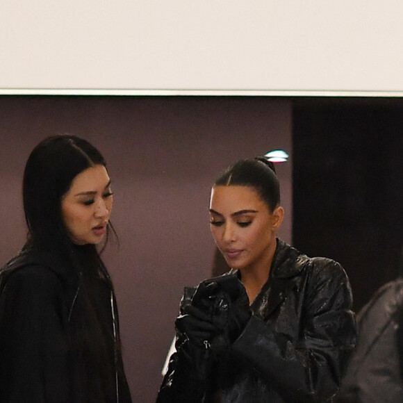 Kim Kardashian fait du shopping à la boutique Antonia, à Milan. Le 24 février 2022.