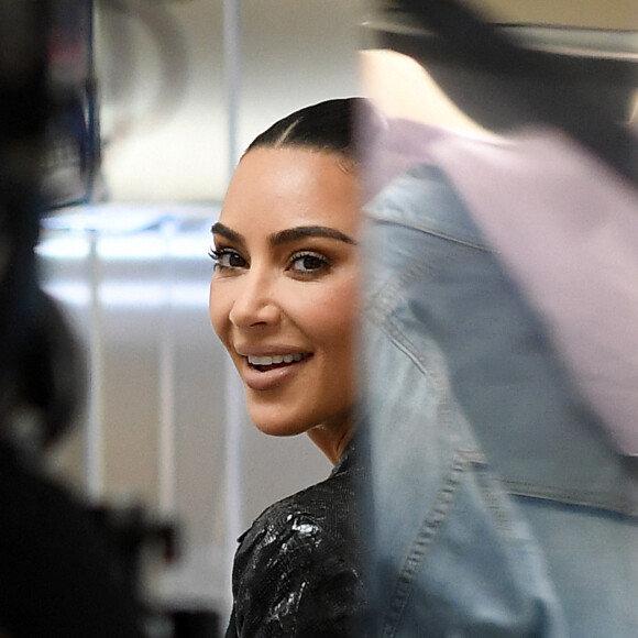 Kim Kardashian fait du shopping à la boutique Antonia, à Milan. Le 24 février 2022.