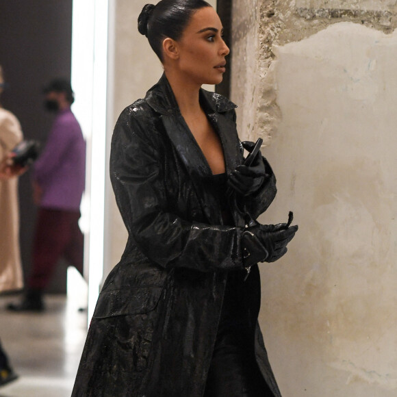 Kim Kardashian fait du shopping à la boutique Antonia, à Milan. Le 24 février 2022.