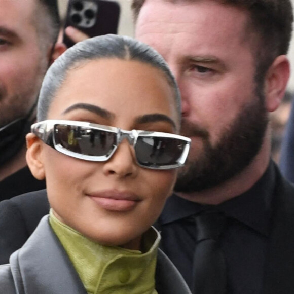 Kim Kardashian arrive au défilé Prada à Milan. Le 24 février 2022.