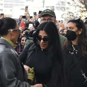 Kim Kardashian arrive au défilé Prada à Milan. Le 24 février 2022.