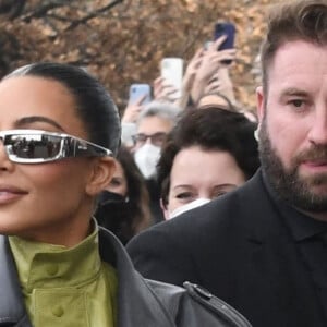 Kim Kardashian arrive au défilé Prada à Milan. Le 24 février 2022.