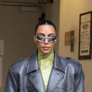 Kim Kardashian arrive au défilé Prada à Milan. Le 24 février 2022.