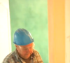 Stéphane Plaza détruit un mauvais mur lors de rénovations sur le tournage de "Maison à vendre" - M6