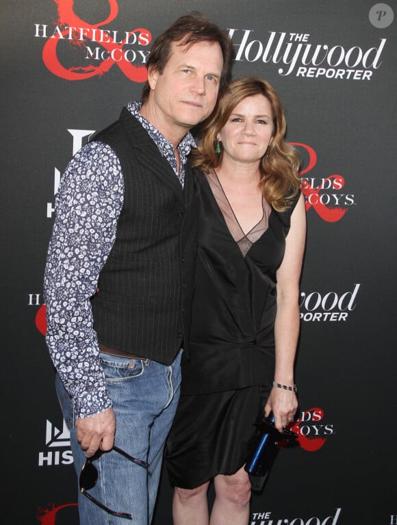 Mare Winningham et son ami et partenaire Bill Paxton pour la première de la série Hatfield & McCoy's aux studios Milk à Los Angeles le 21 mai 2012.