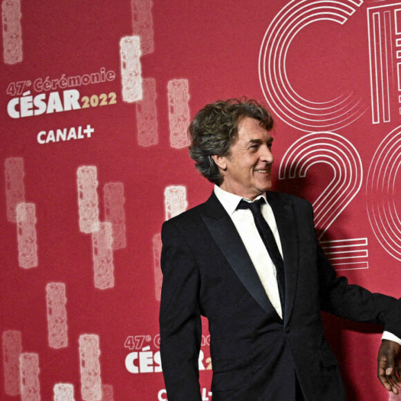 Omar Sy et François Cluzet - Photocall de la 47ème édition de la cérémonie des César à l'Olympia à Paris, le 25 février 2022. © JB Autissier/Panoramic/Bestimage 