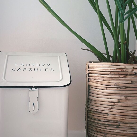 Amel Bent enceinte : elle dévoile de rares photos de sa maison en plein congé mat'