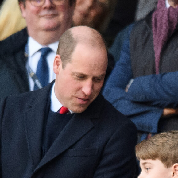 Le prince William, duc de Cambridge, et Catherine (Kate) Middleton, duchesse de Cambridge, accompagnés du prince George de Cambridge, viennent assister au match de rugby Angleterre-Pays de Galles (23-19) le 26 février 2022. @ Mark Pain/PA Images Contributor/ABACAPRESS.COM