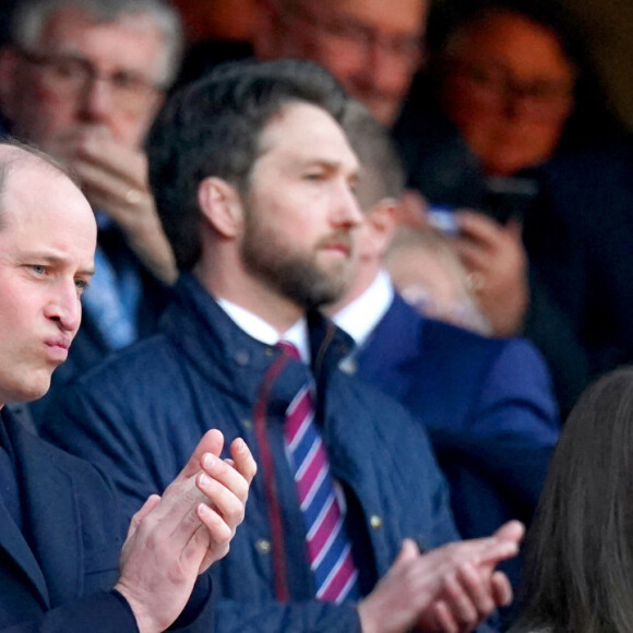 Le prince William, duc de Cambridge, et Catherine (Kate) Middleton, duchesse de Cambridge, accompagnés du prince George de Cambridge, viennent assister au match de rugbyAngleterre-Pays de Galles (23-19) le 26 février 2022. @ Mike Egerton/PA Wire/ABACAPRESS.COM