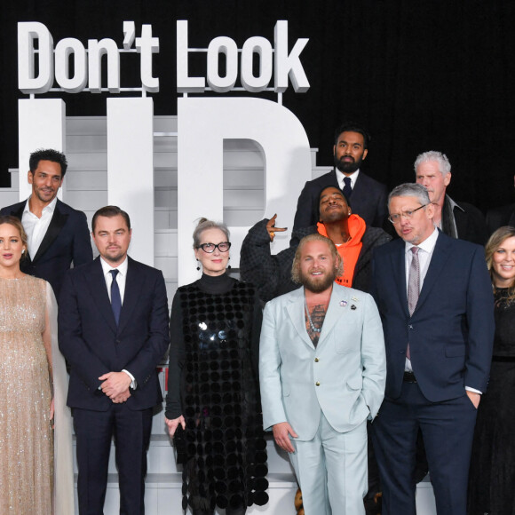 Tyler Perry, Scott Stuber, Jennifer Lawrence, Tomer Sisley, Leonardo DiCaprio, Meryl Streep, Jonah Hill, Kid Cudi, Himesh Patel, Adam McKay, Ron Perlman et Kevin J. Messick - Les célébrités arrivent à la première de "Don't Look Up" (Netflix) à New York, le 5 décembre 2021. 