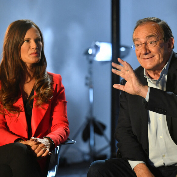 Jean-Pierre Pernaut et sa femme Nathalie Marquay - Jean-Pierre Pernaut et sa femme Nathalie Marquay lors de l'enregistrement de l'émission "Animaux Stars" le 23 novembre 2021. © Veeren/Bestimage