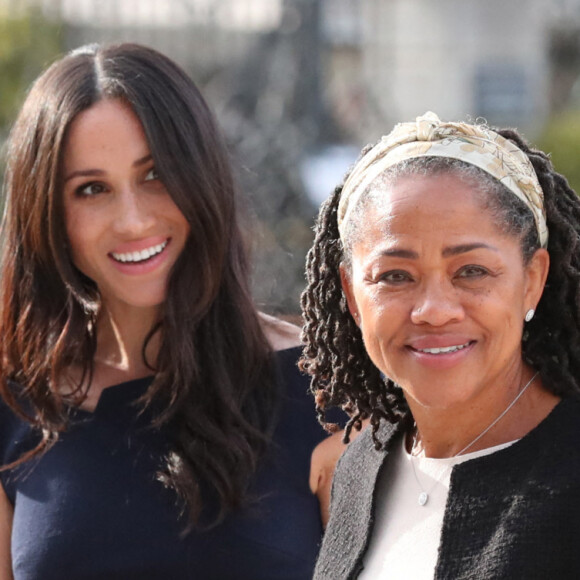 Meghan Markle et sa mère Doria Ragland arrivent à l'hôtel Cliveden House près de Windsor à la veille du Mariage du prince Harry et de Meghan Markle à Taplow le 18 mai 2018.