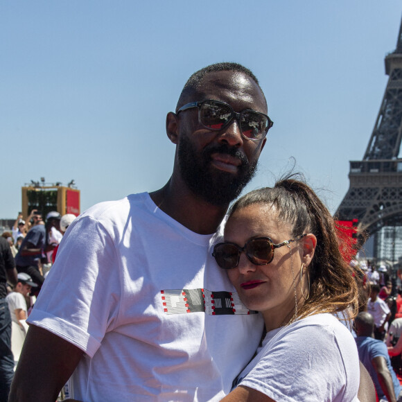 Exclusif - Thomas Ngijol et sa femme Karole Rocher - People à l'évènement "Quai 54", grand tournoi de streetball au Trocadéro à Paris, le 18 juillet 2021. © Pierre Perusseau/Bestimage 