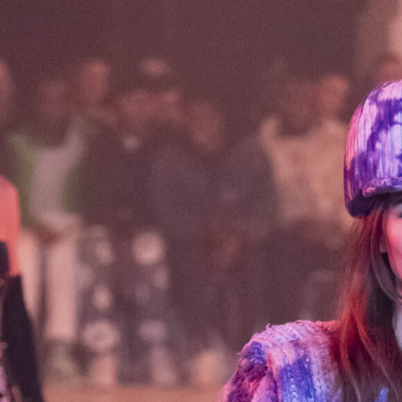 Karlie Kloss lors du défilé Off-White™, collection automne-hiver 2022-2023, au Palais Brongniart. Paris, le 28 février 2022.