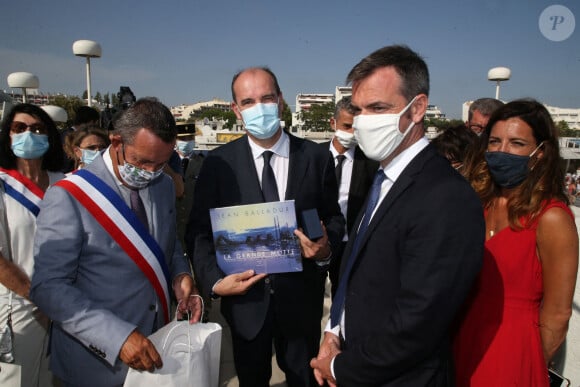 Visite du premier ministre et du ministre de la santé Olivier Véran, accompagnée de la députée Coralie Dubost, à la Grande-Motte le 11 août 2020