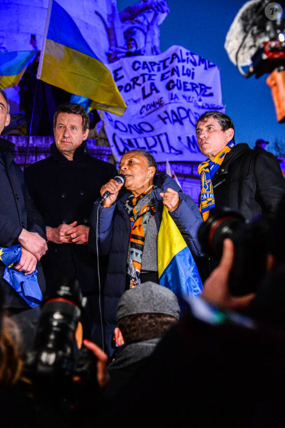 Yannick Yadot, Christiane Taubira - Rassemblement place de la République à Paris, en soutien au peuple ukrainien, suite à l'invasion de l'Ukraine par la Russie. Le 24 février 2022 @Baptiste Autissier / Panoramic / Bestimage 