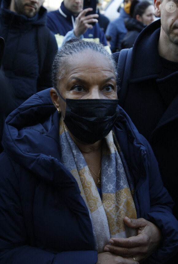 Christine Taubira - Les candidats aux élections présidentielles Yannick Jadot et Christine Taubira se joignent aux manifestants en soutien à l'Ukraine devant l'ambassade de Russie à Paris contre l'invasion de l'Ukraine. Le 24 février 2022. 