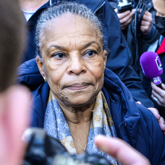 Christine Taubira devant l'ambassade de Russie à Paris © Baptiste Autissier / Panoramic / Bestimage 