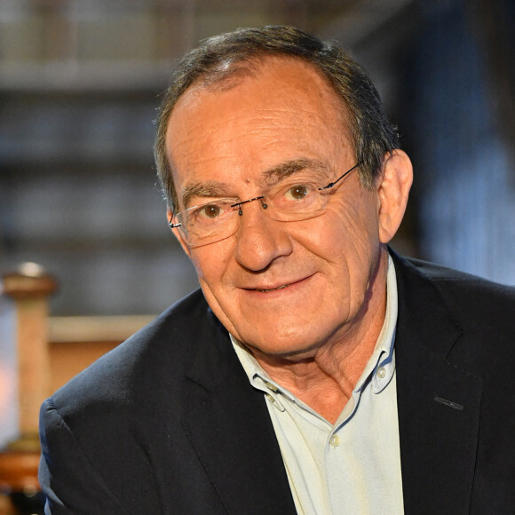 Jean-Pierre Pernaut lors de l'enregistrement de l'émission "Animaux Stars" le 23 novembre 2021, qui sera diffusée le 5 février 2022 sur la chaine Animaux. © Veeren/Bestimage 